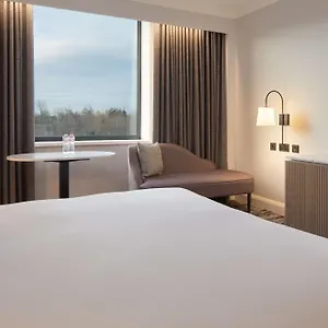 Hilton Dublin Airport Отель Клогран